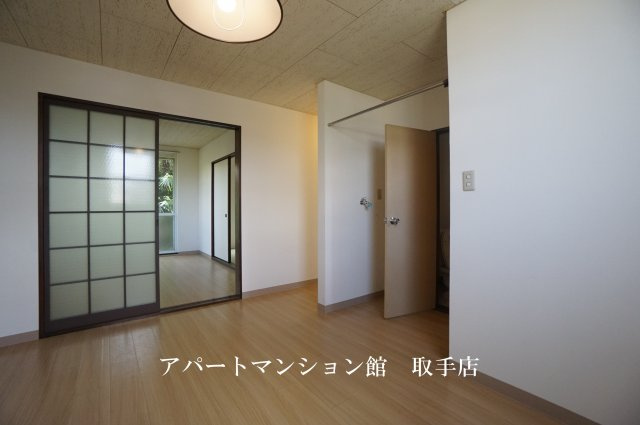 ガーデンハウス１号館の居間・リビング