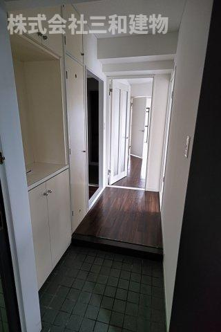 ロアール弐番館の玄関