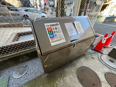 【設備】 | 朝日プラザ南橋本 | 共有部分は、住民なら誰もが使える設備のこと。例えば駐車場やエレベーター、インターネット設備、セキュリティ設備などがあります。他にも、マンションの廊下・外部階段やエントランス・ゴミ置き場などがあります。