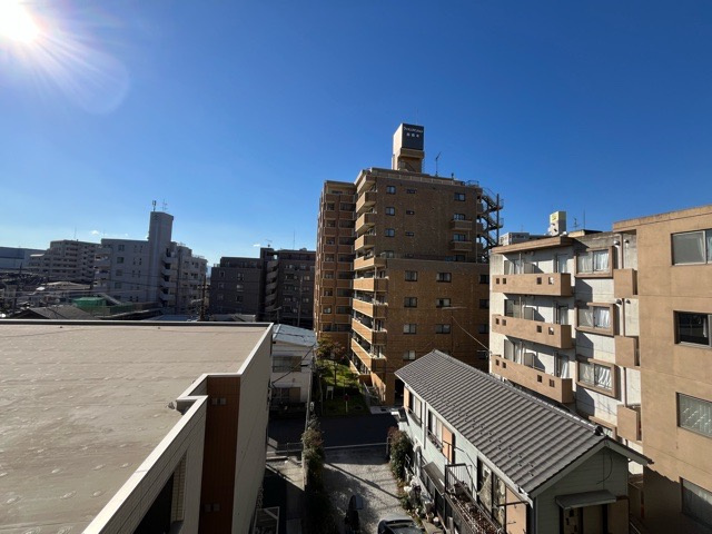 【展望】 | 朝日プラザ南橋本 | 景色重視でお家選ぶをするとスーパーが遠い！学校が遠い！など生活をするうえで利便性で困ることもあります。まず一度現地を見学する際に、周辺の施設などがあるかを確認し、暮らし始めた後のことを想像しましょう。