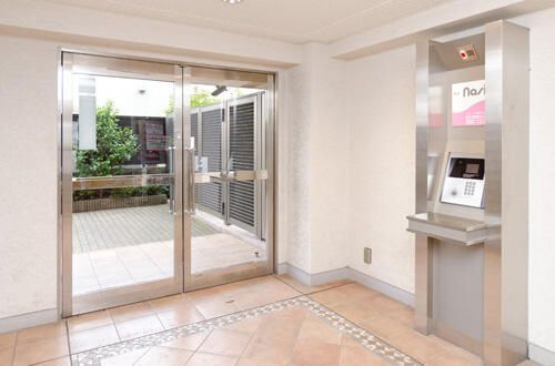 アヴニール七番館のロビー