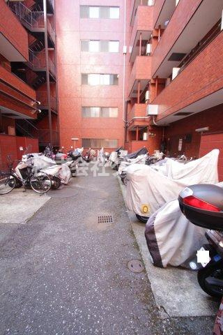 ライオンズプラザ南太田の駐車場