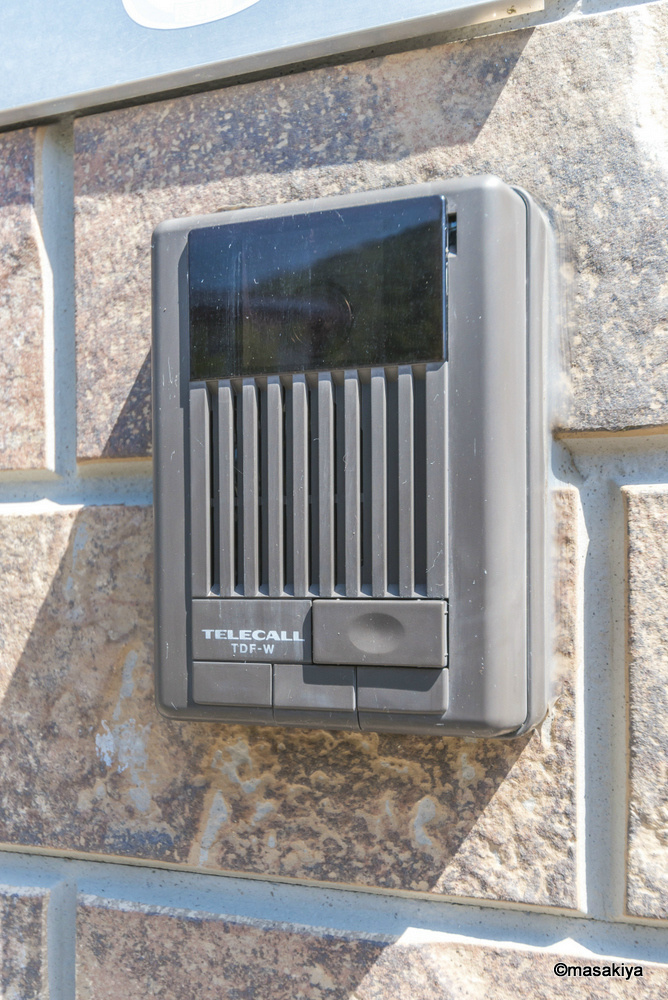 ジョナサンのエントランス|TVインターホン