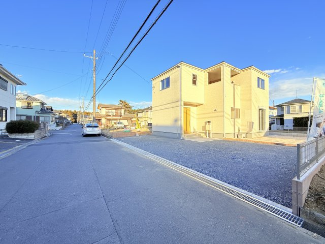 小美玉市北浦団地4期　新築戸建て　1号棟の前面道路含む現地写真