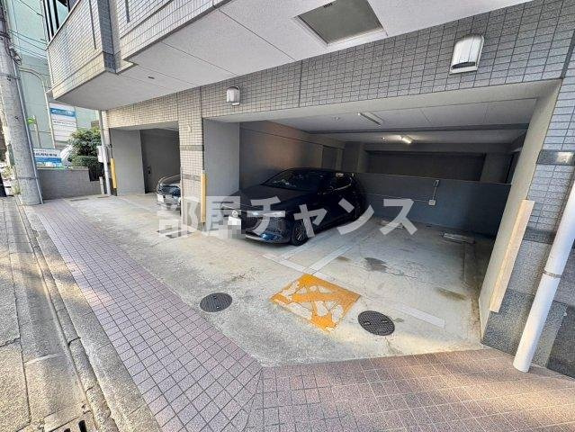 グランディア那古野の駐車場