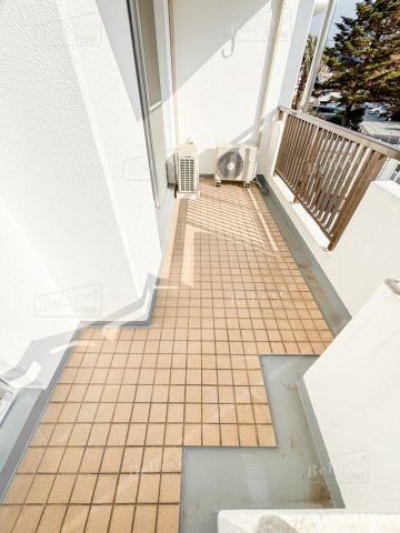 レジデンシャルウエストサイドのバルコニー|陽当たり良好なバルコニーです♪