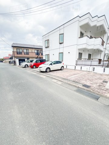 レジデンシャルウエストサイドの駐車場|駐車スペースもあります☆