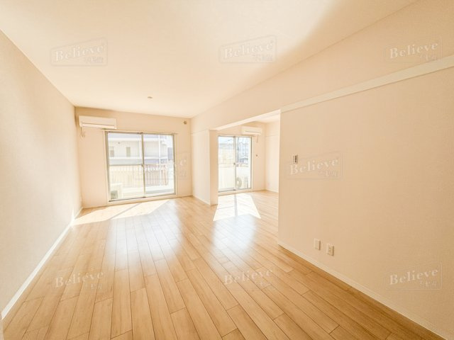 レジデンシャルウエストサイドの寝室|風通しも良い寝室です☆