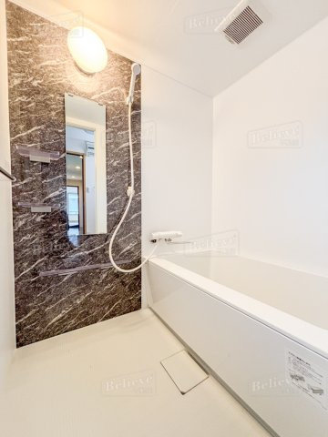 レジデンシャルウエストサイドの浴室|追い焚き機能付きのお風呂です♪