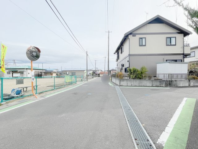 郡山市富田町坦ノ腰　富田小・富田中　住宅用地の前面道路含む現地写真