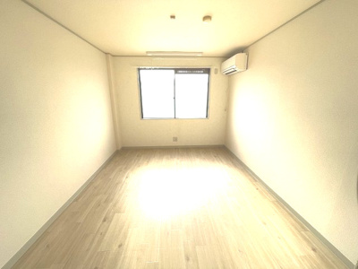 【居間・リビング】 | 大和ハイツ | こちらのリビングで趣味の時間をお楽しみください