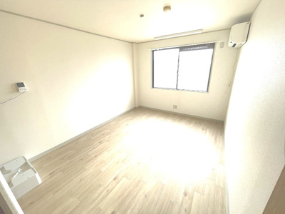 【居間・リビング】 | 大和ハイツ | こちらのリビングで趣味の時間をお楽しみください