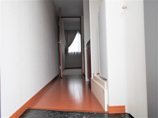 レオパレスシティーEの玄関