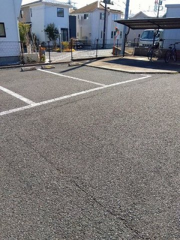 レオパレスシティーEの駐車場|画像5