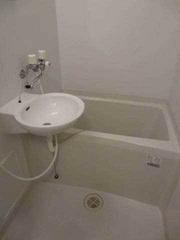 レオパレスシティーEの浴室