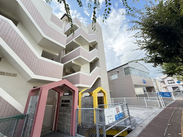 メロディハイム愛宕山のエントランス