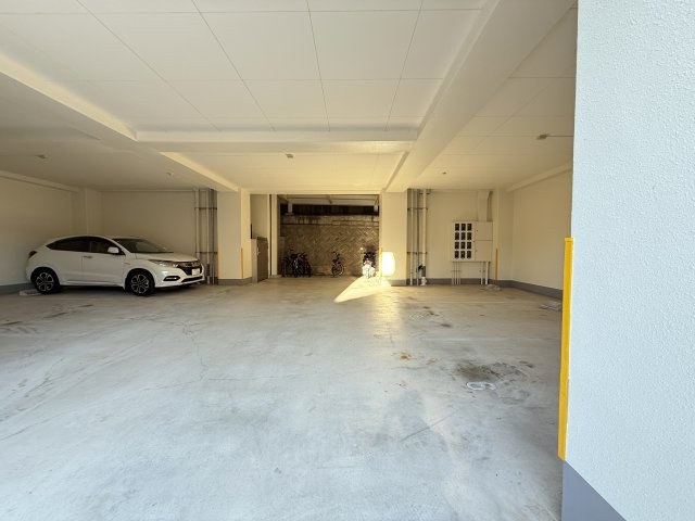 メロディハイム愛宕山の駐車場