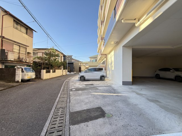 メロディハイム愛宕山の駐車場