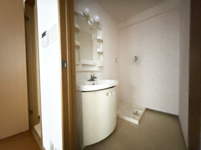 メロディハイム愛宕山の独立洗面台