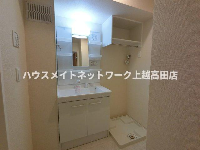 ラグナタウン南城の独立洗面台|シャワー付き洗面台