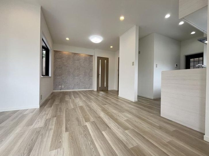 藤沢市鵠沼藤が谷4丁目　中古戸建の居間・リビング|使いやすい居間です