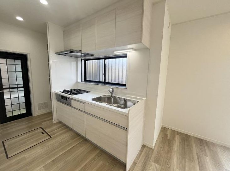 藤沢市鵠沼藤が谷4丁目　中古戸建のキッチン|キッチンでお料理をお楽しみください