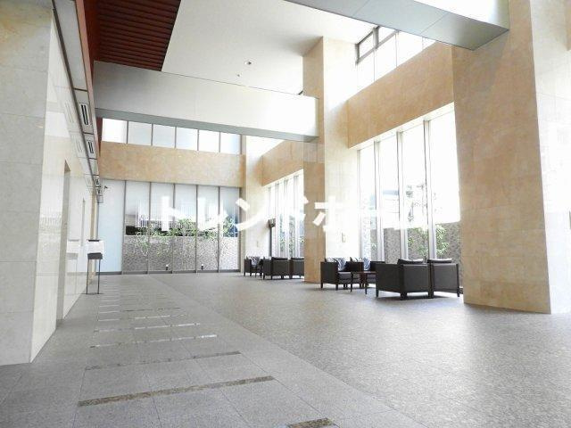 リーガルタワー大阪のエントランス|選べる家電プランあり！！