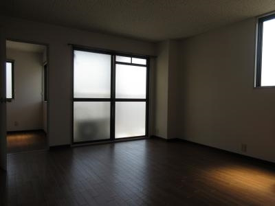 サテンドール千本の内装|リビング