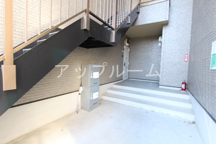 リーベン弥生のエントランス