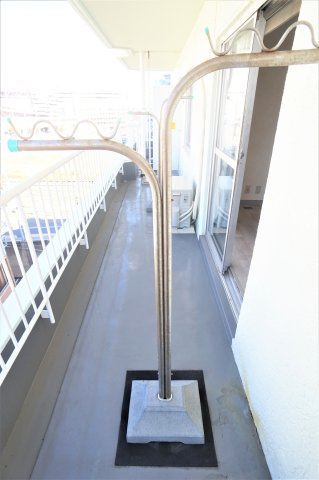 ハイツエバグリーン２号棟のバルコニー|日当たりの良いバルコニーは洗濯物も良く乾きますね