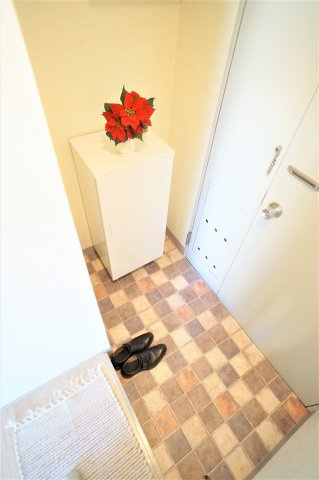 ハイツエバグリーン２号棟の玄関|シューズボックスもあり玄関が広く使えますよ