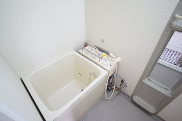 ハイツエバグリーン２号棟の浴室|ゆったりお風呂は疲れも癒されますね