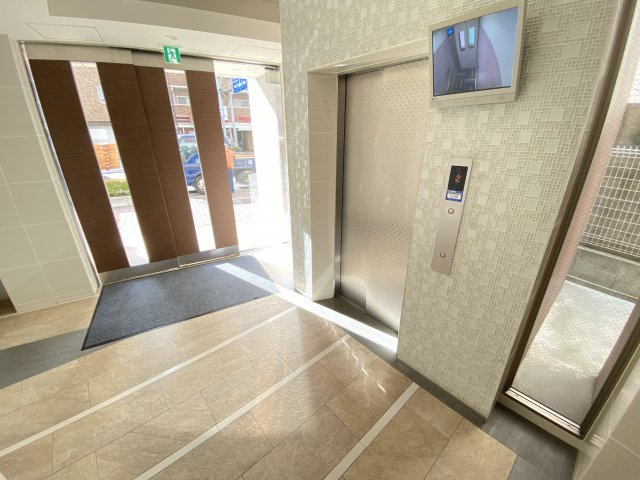 グレイス難波南のエントランス