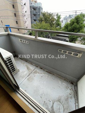 フラットワン天神橋のバルコニー|お洗濯にも便利なバルコニー付き