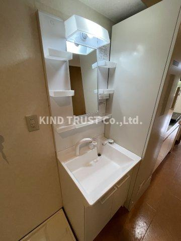 フラットワン天神橋の洗面所|忙しい朝には欠かせない洗面所です