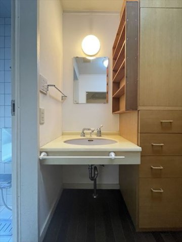 【独立洗面台】 | 古賀市舞の里5丁目　戸建て | 掃除がしやすい洗面台は収納が横に備わっています。水回りのリフォームももちろんOK!ご相談下さい