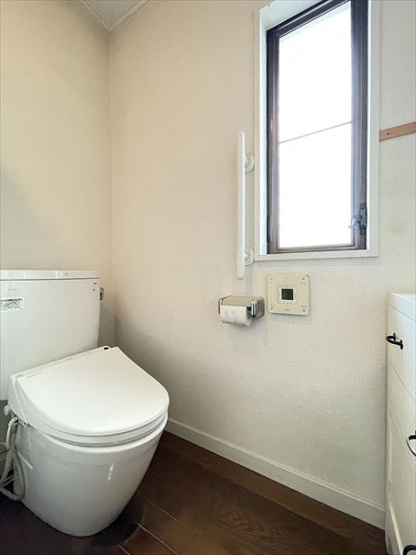 【トイレ】 | 古賀市舞の里5丁目　戸建て | トイレには窓も付いてるので空気の入れ替えも楽にできます。