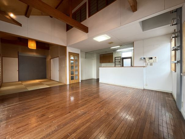 【居間・リビング】 | 古賀市舞の里5丁目　戸建て | 天井が高く開放感がある２Fリビングは19帖の広さ！