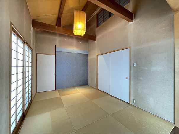 【和室】 | 古賀市舞の里5丁目　戸建て | リビングつづきのモダンな和室は、客間としてはもちろんのこと、小さいお子さんのプレイルームとして大活躍です♪