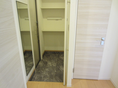 【玄関】 | ありとほし館B棟