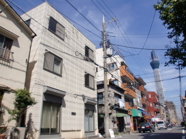 高瀬ビルの外観|★物件前からはスカイツリーが一望！★