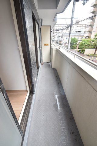 大阪市城東区関目３丁目の賃貸マンションのバルコニー