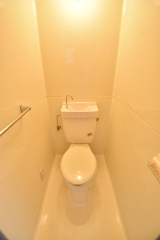 大阪市城東区関目３丁目の賃貸マンションのトイレ