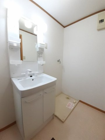 メゾンソレイユ　Ｂの洗面所|脱衣スペースもあります