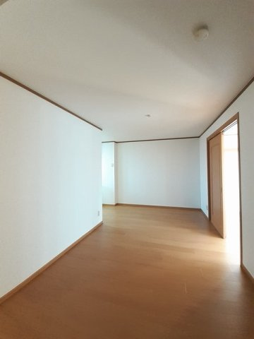 メゾンソレイユ　Ｂの居間・リビング|ゆったり過ごせる居間です