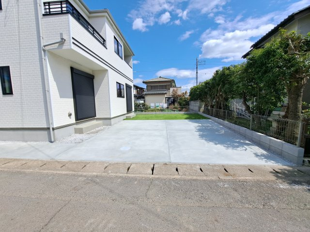 新築　高崎市下佐野町3期　Heartful　Town　１号棟の駐車場|現地写真　駐車スペースは並列2台分可能です！
