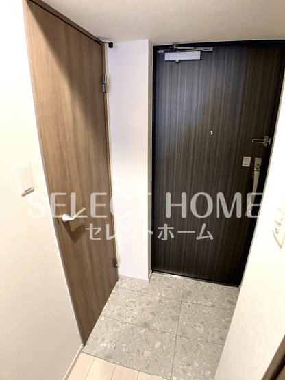 【玄関】 | S-RESIDENCE岡崎公園aureate | 収納もある玄関です