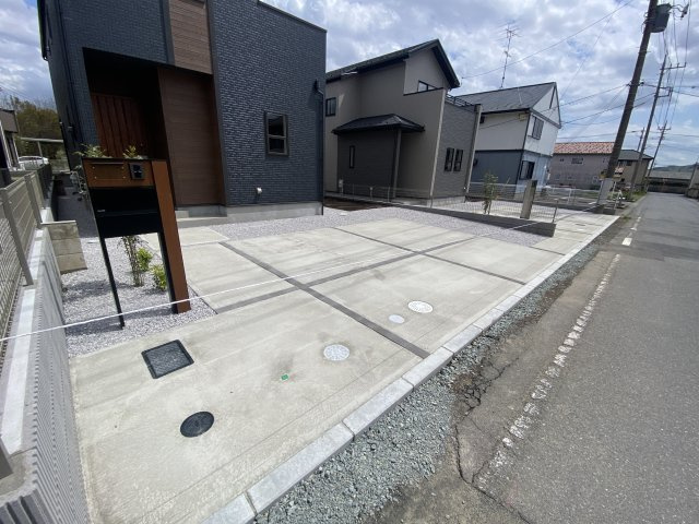 新築　桐生市相生町5丁目　Blooming　Garden　１号棟の駐車場|現地写真　駐車スペースは並列2台分可能です！
