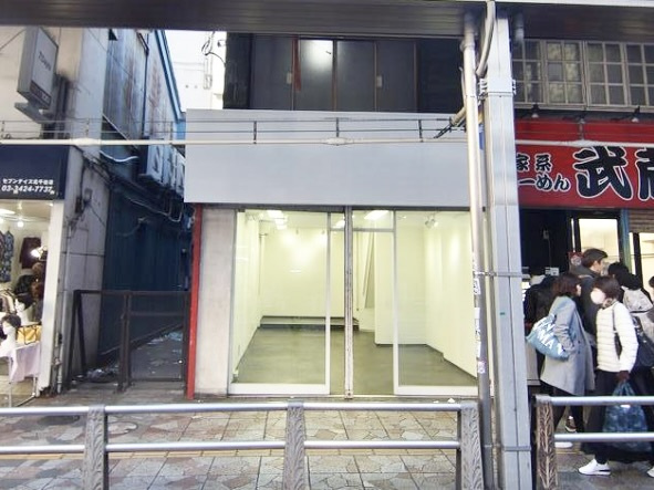 岩崎貸店舗のエントランス