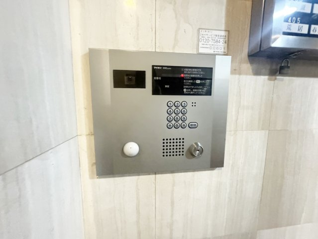 【防犯設備】 | オートロック付きで関係者以外はマンションに入るのを防ぎます。